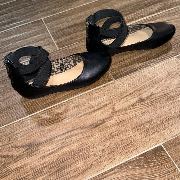 Toddler girls  size 12 daisy Fuentes dress shoes - Picture 4 of 5